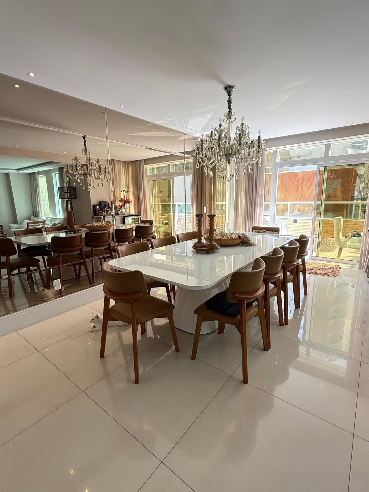 Apartamento de 3 quartos com 3 suítes e 380 m² em Bal. Camboriú