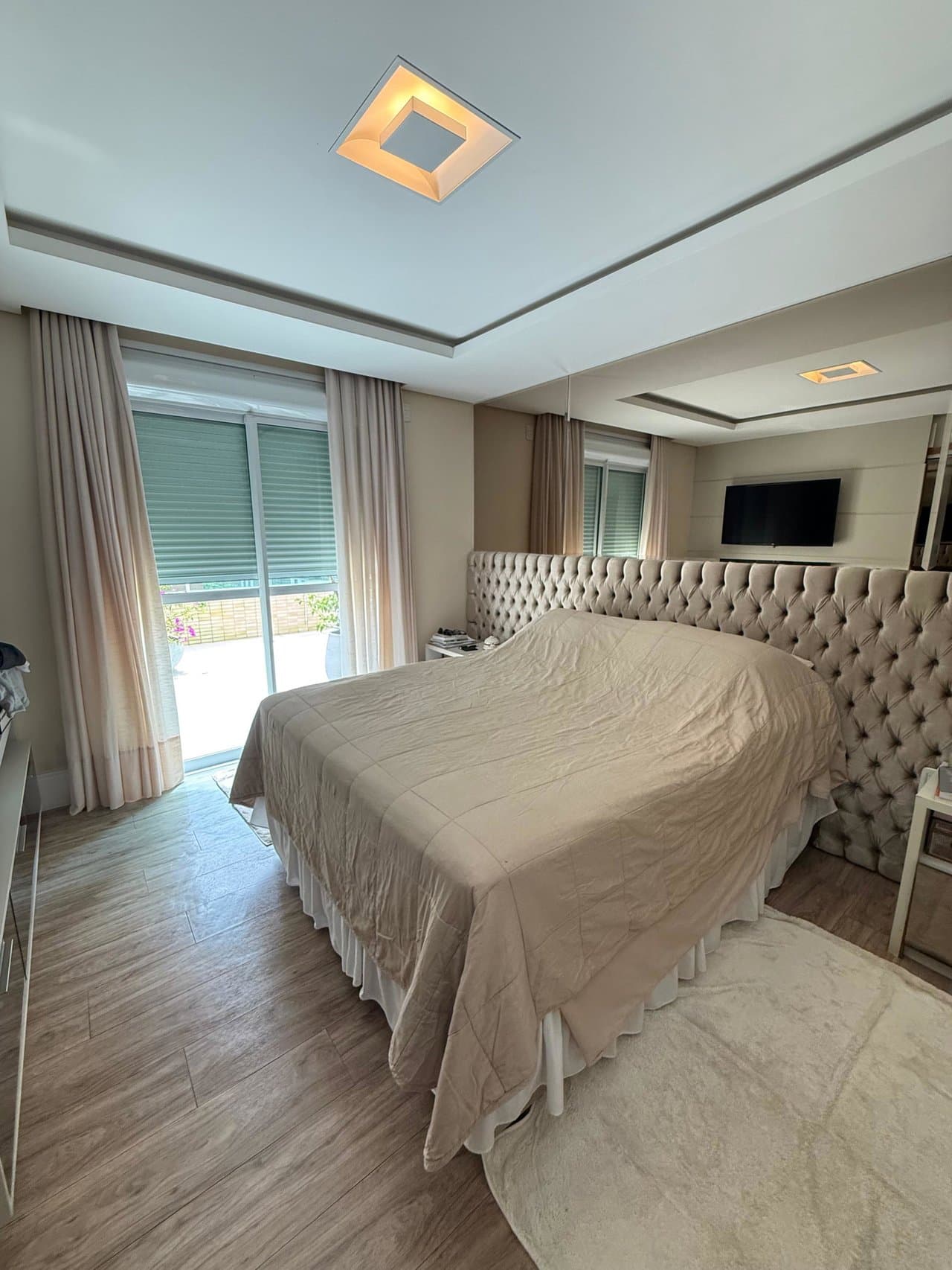 Apartamento de 3 quartos com 3 suítes e 380 m² em Bal. Camboriú