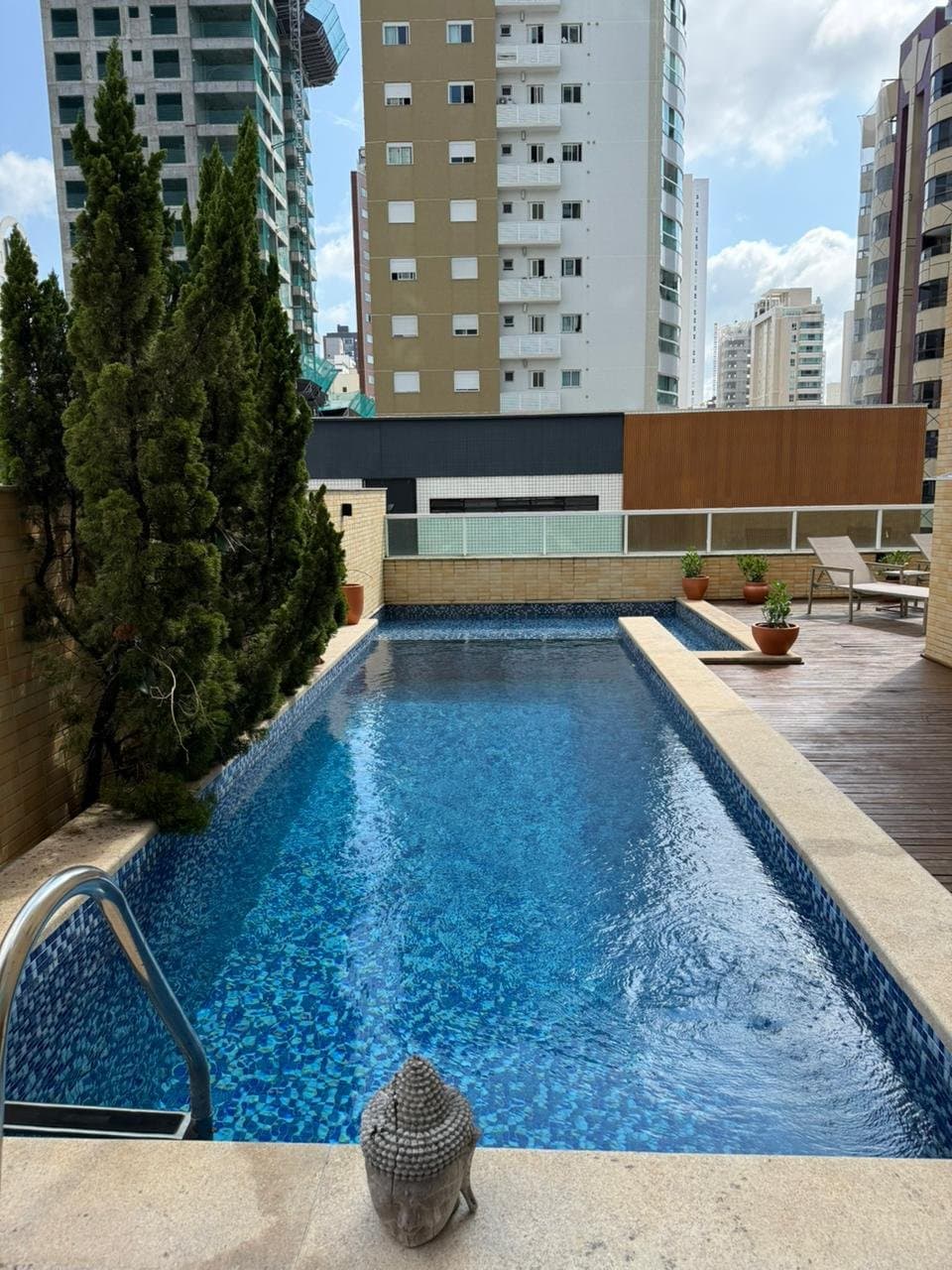 Apartamento de 3 quartos com 3 suítes e 380 m² em Bal. Camboriú