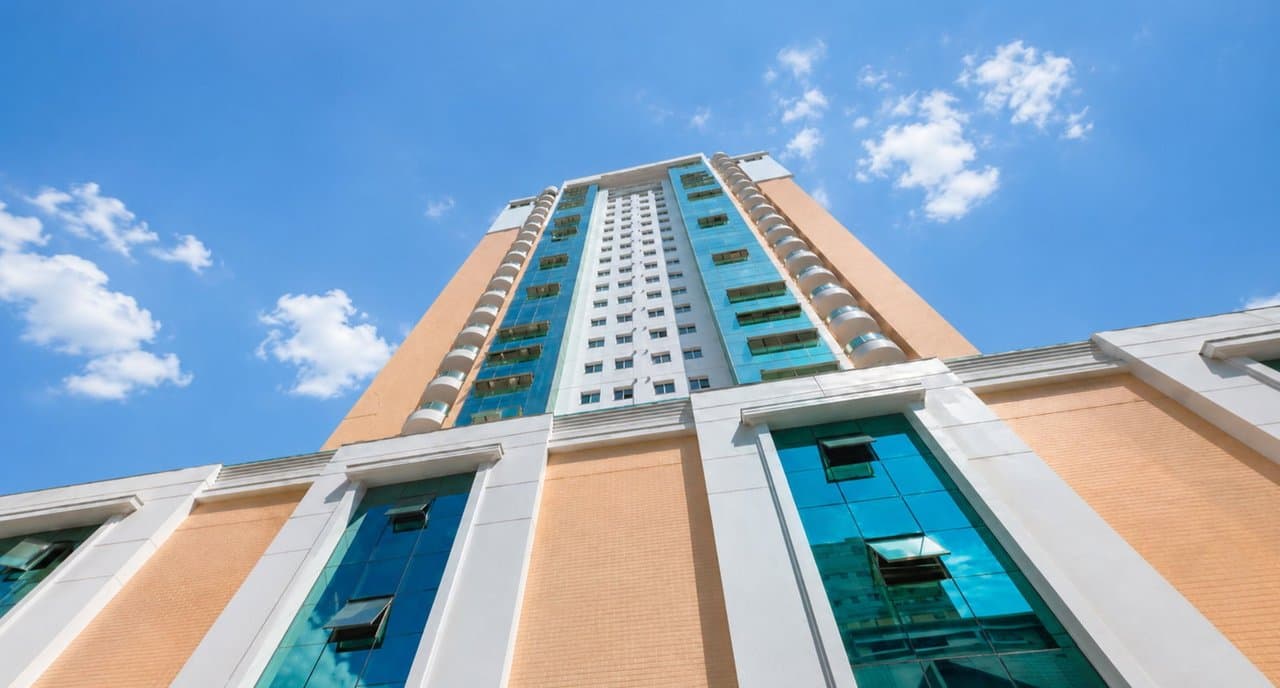 Apartamento de 3 quartos com 3 suítes e 380 m² em Bal. Camboriú
