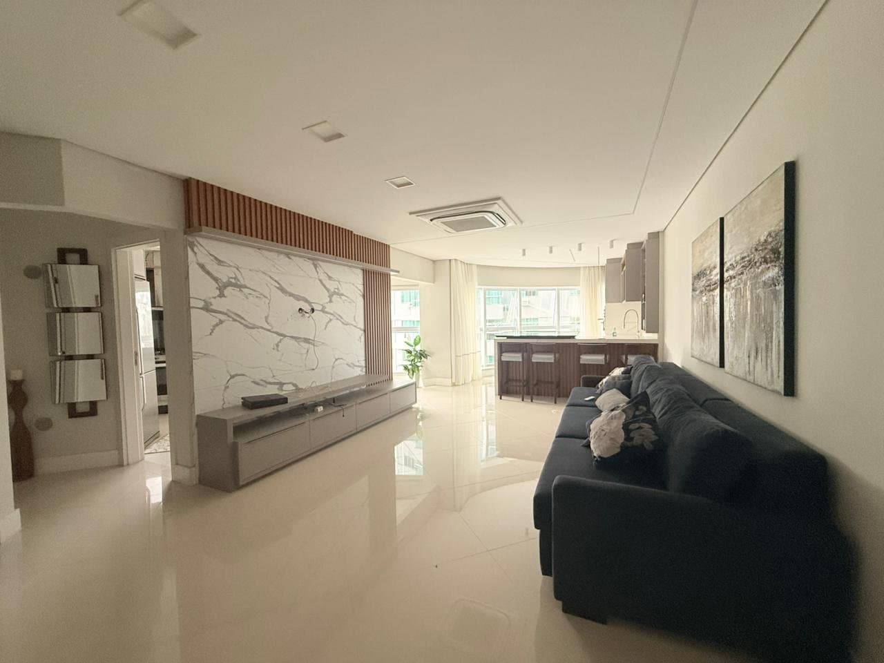 Apartamento de 4 quartos com 2 suítes e 161 m² em Bal. Camboriú