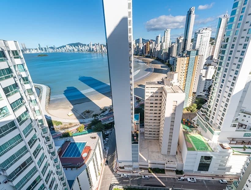Apartamento de 4 quartos com 2 suítes e 161 m² em Bal. Camboriú