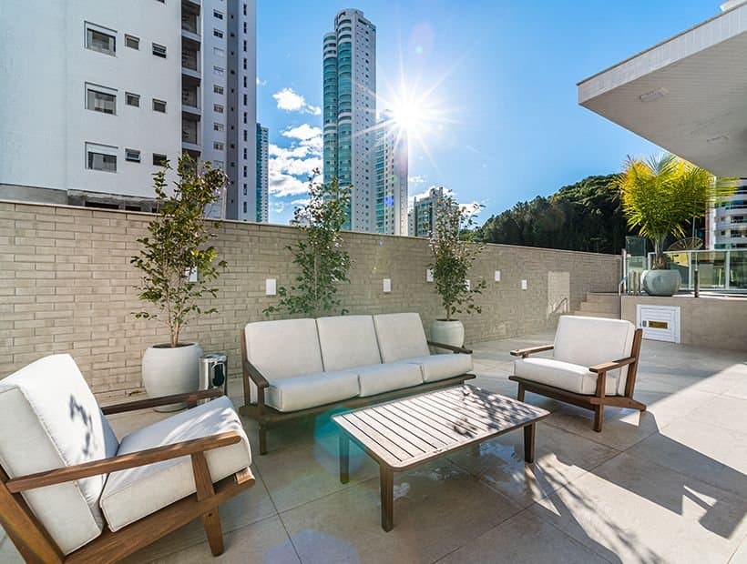 Apartamento de 4 quartos com 2 suítes e 161 m² em Bal. Camboriú