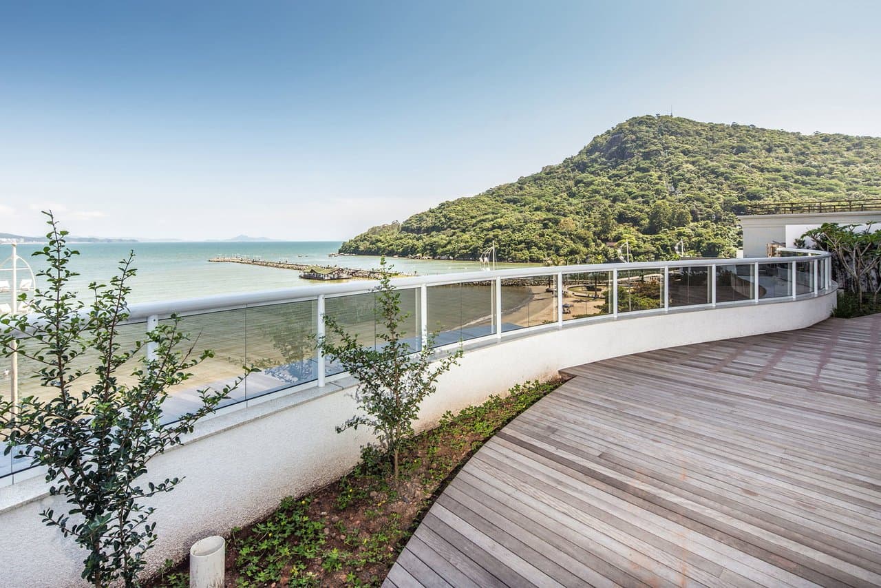 Apartamento de 4 quartos com 4 suítes e 237 m² em Bal. Camboriú