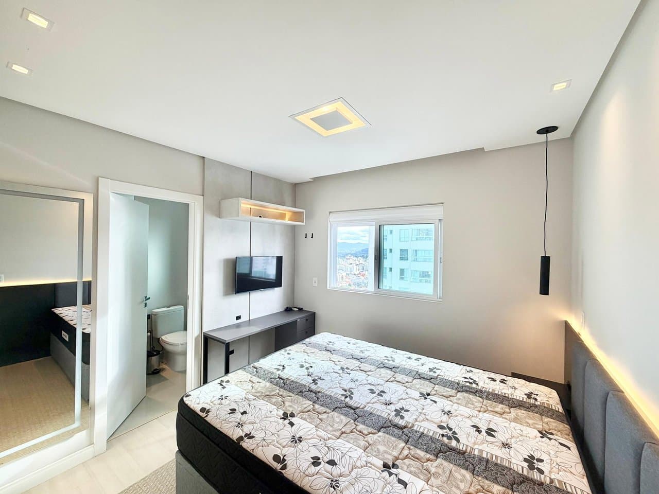 Apartamento de 3 quartos com 3 suítes e 105 m² em Bal. Camboriú