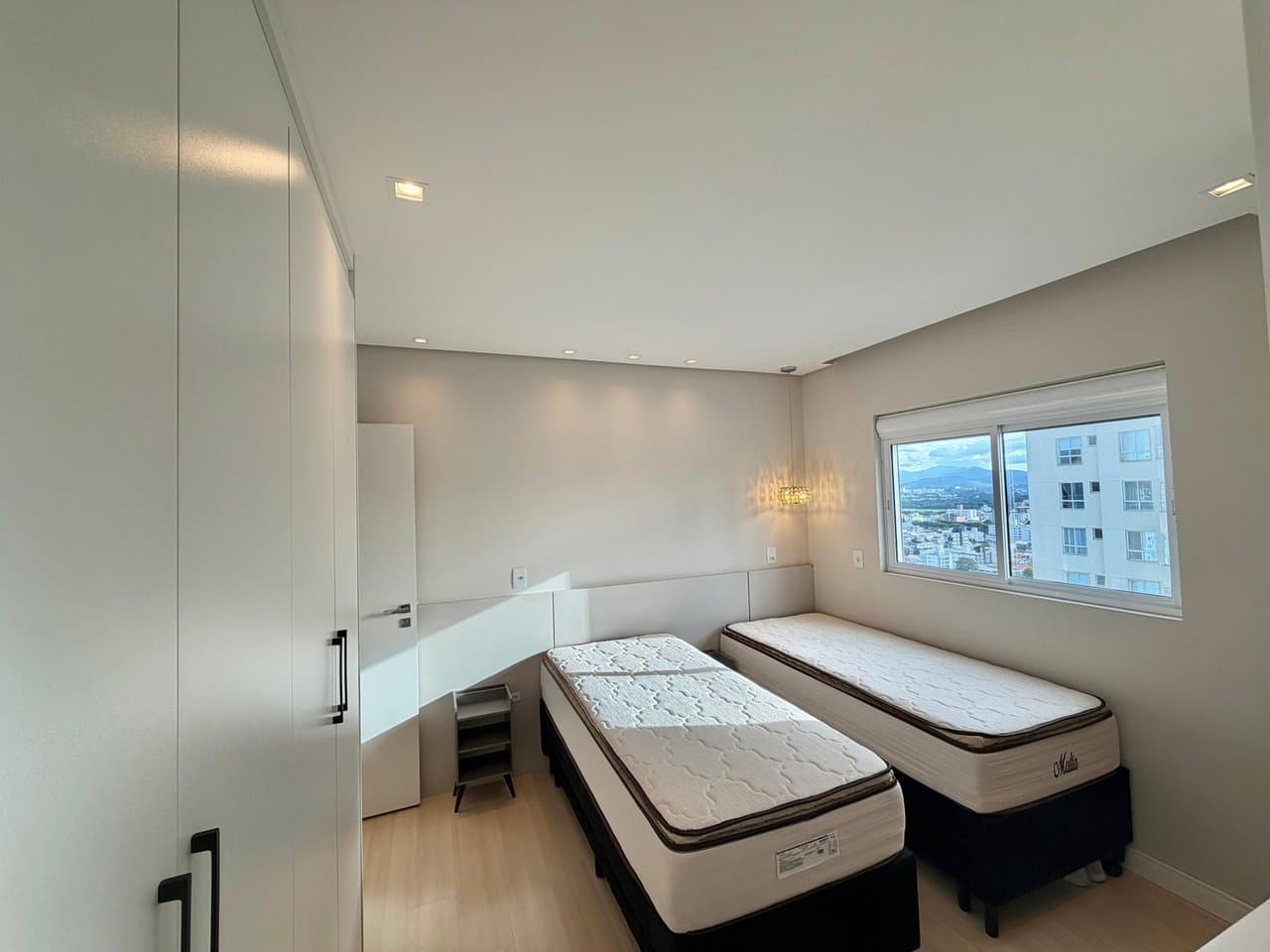 Apartamento de 3 quartos com 3 suítes e 105 m² em Bal. Camboriú