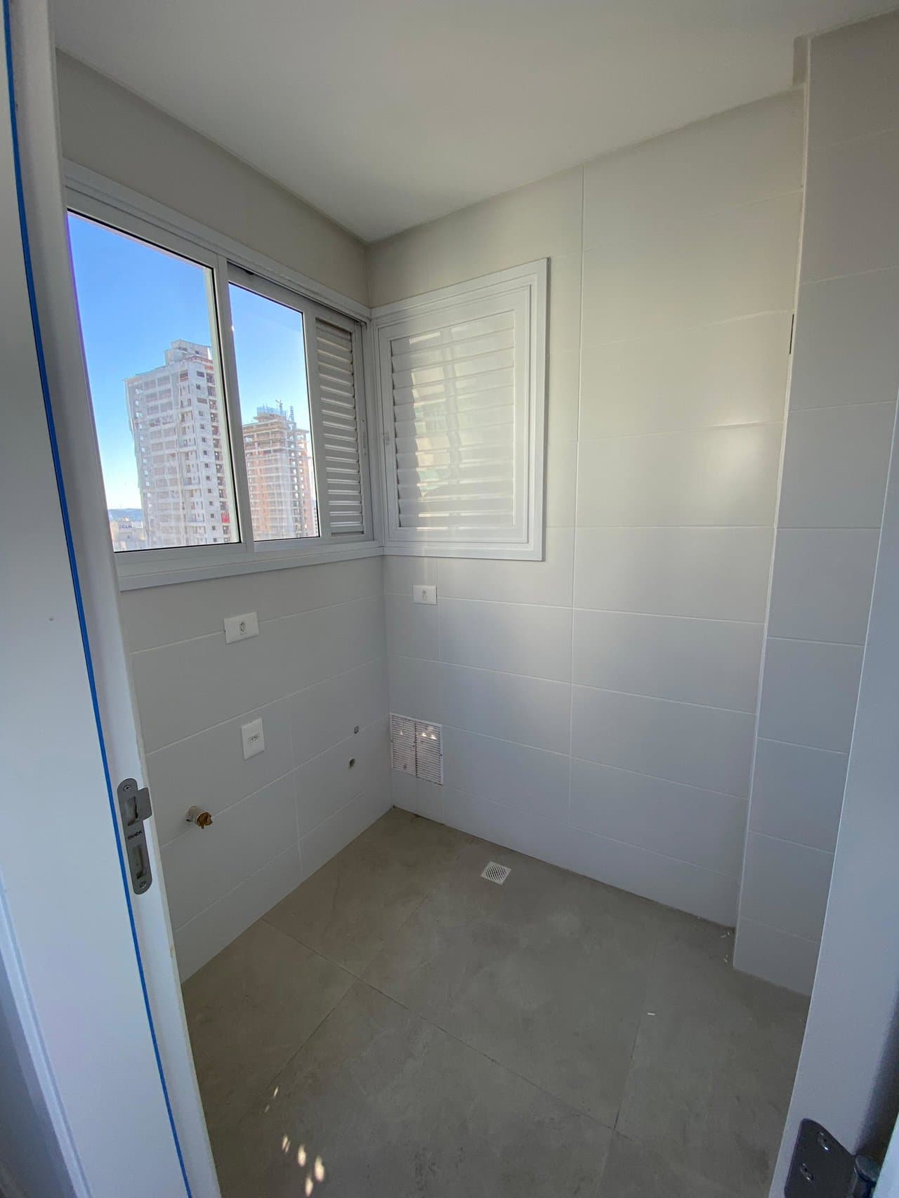Apartamento de 3 quartos com 3 suítes e 118 m² em Bal. Camboriú
