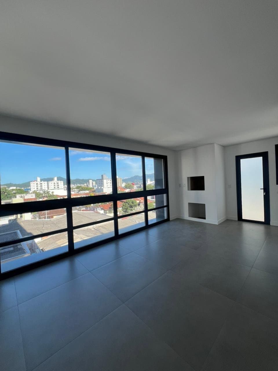 Apartamento de 3 quartos com 3 suítes e 105 m² em Bal. Camboriú