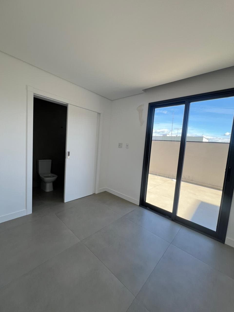 Apartamento de 3 quartos com 3 suítes e 105 m² em Bal. Camboriú