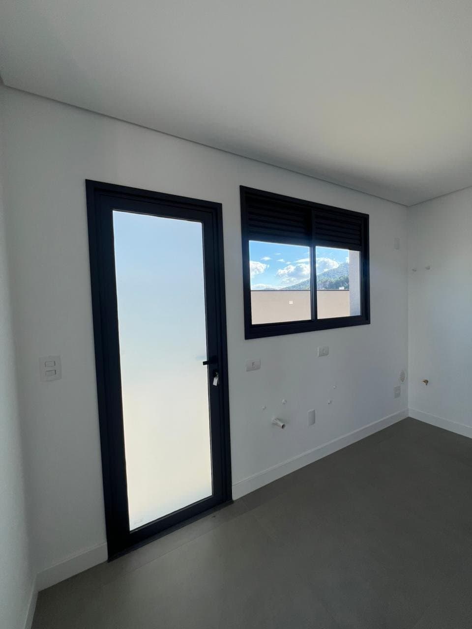 Apartamento de 3 quartos com 3 suítes e 105 m² em Bal. Camboriú
