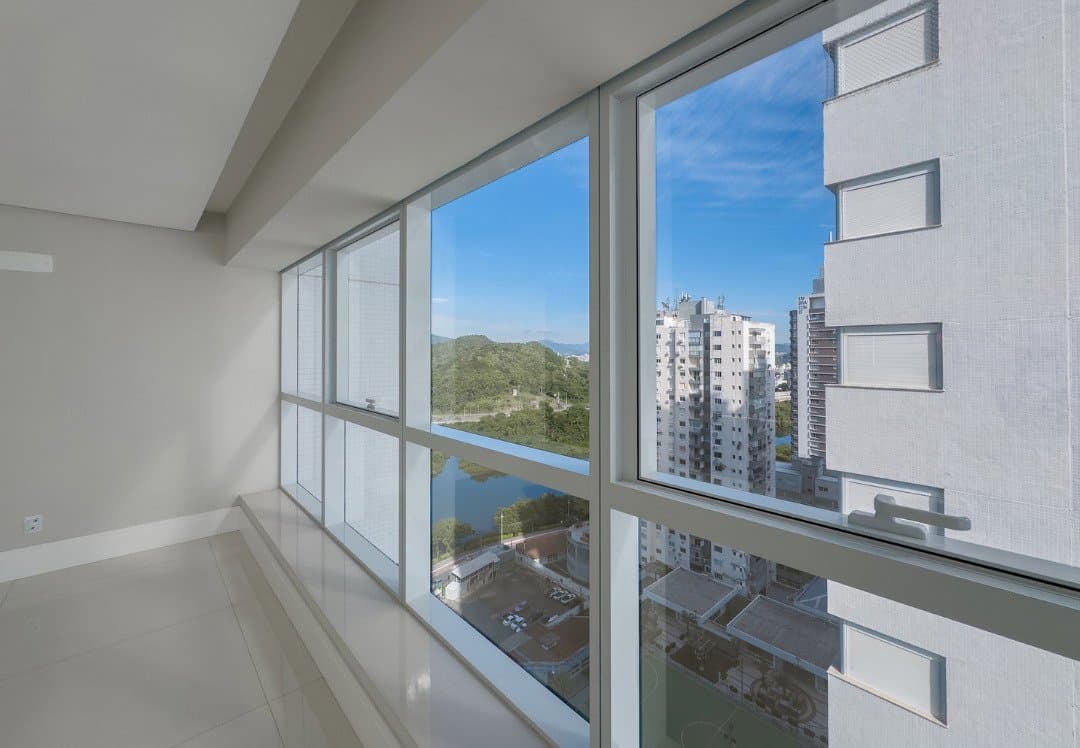 Apartamento de 5 quartos com 5 suítes e 322 m² em Bal. Camboriú
