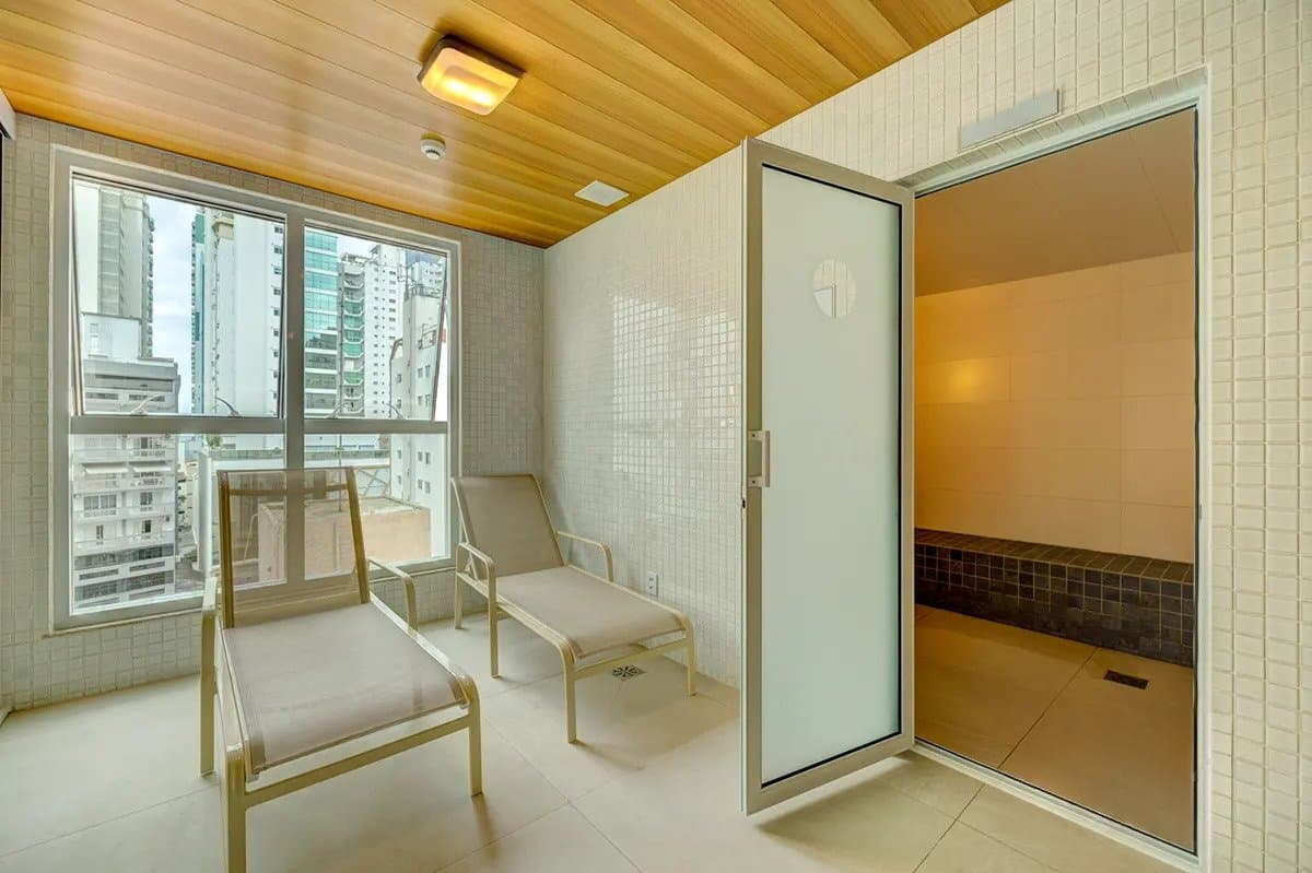 Apartamento de 4 quartos com 4 suítes e 142 m² em Bal. Camboriú