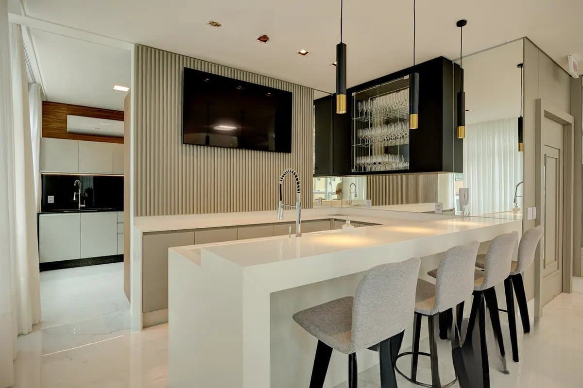 Apartamento de 4 quartos com 4 suítes e 142 m² em Bal. Camboriú