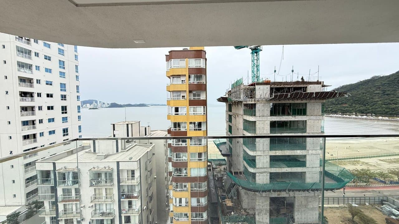 Apartamento de 4 quartos com 4 suítes e 194 m² em Bal. Camboriú