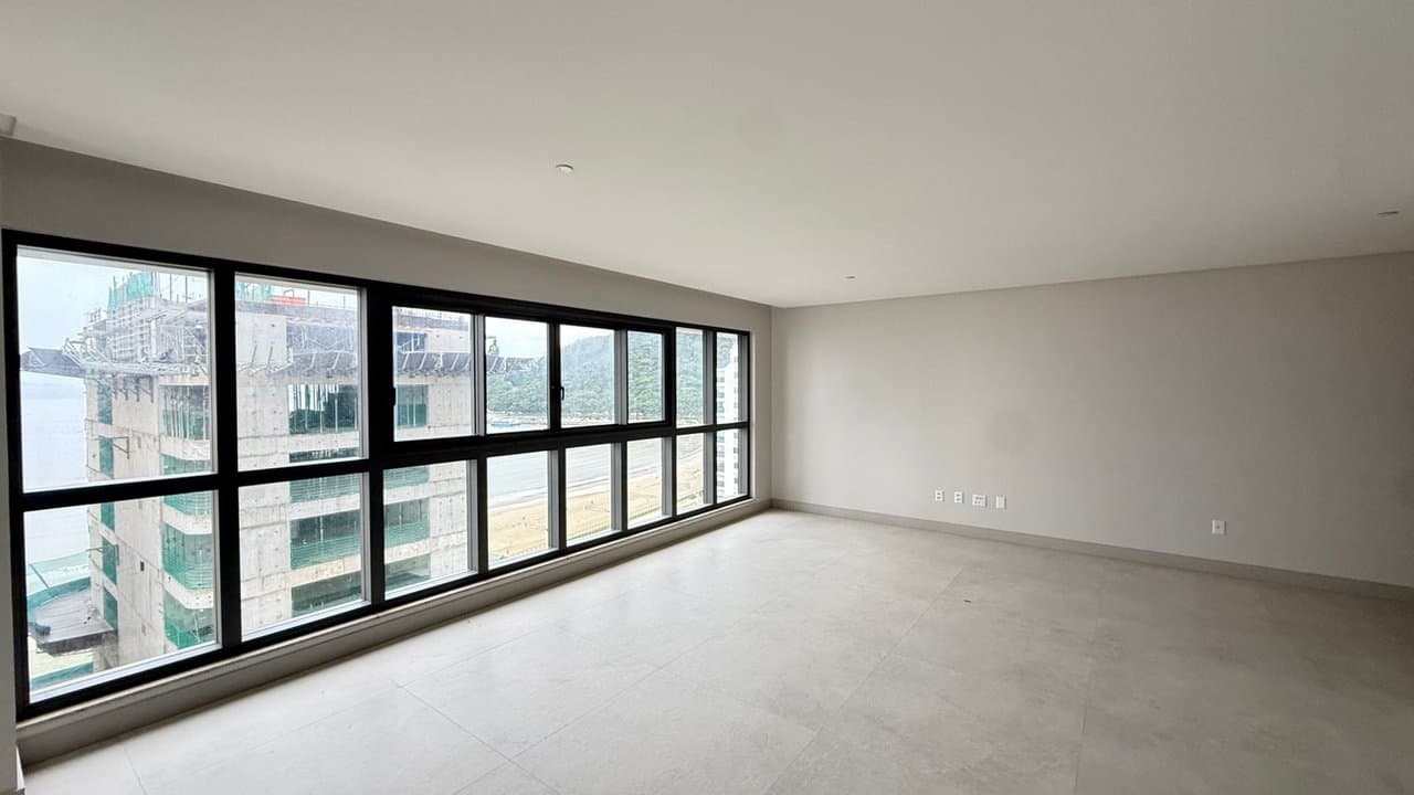 Apartamento de 4 quartos com 4 suítes e 194 m² em Bal. Camboriú