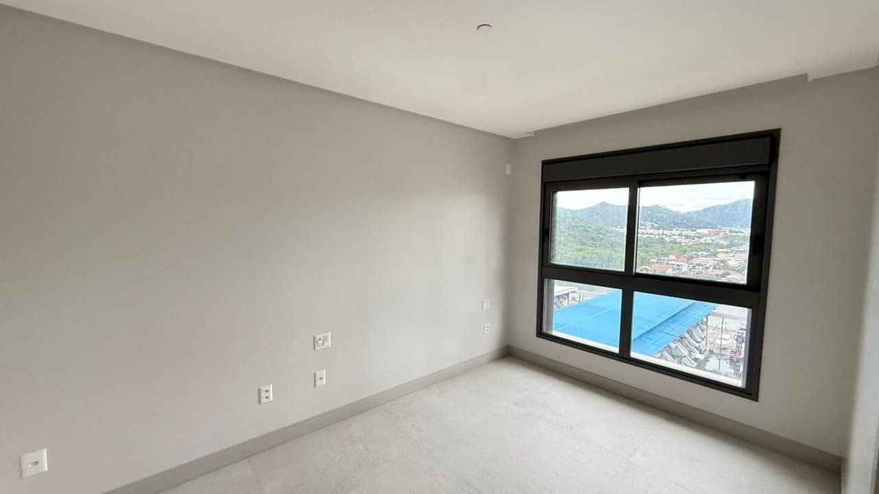 Apartamento de 4 quartos com 4 suítes e 194 m² em Bal. Camboriú