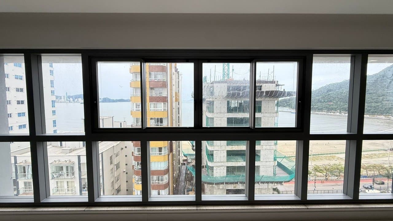 Apartamento de 4 quartos com 4 suítes e 194 m² em Bal. Camboriú
