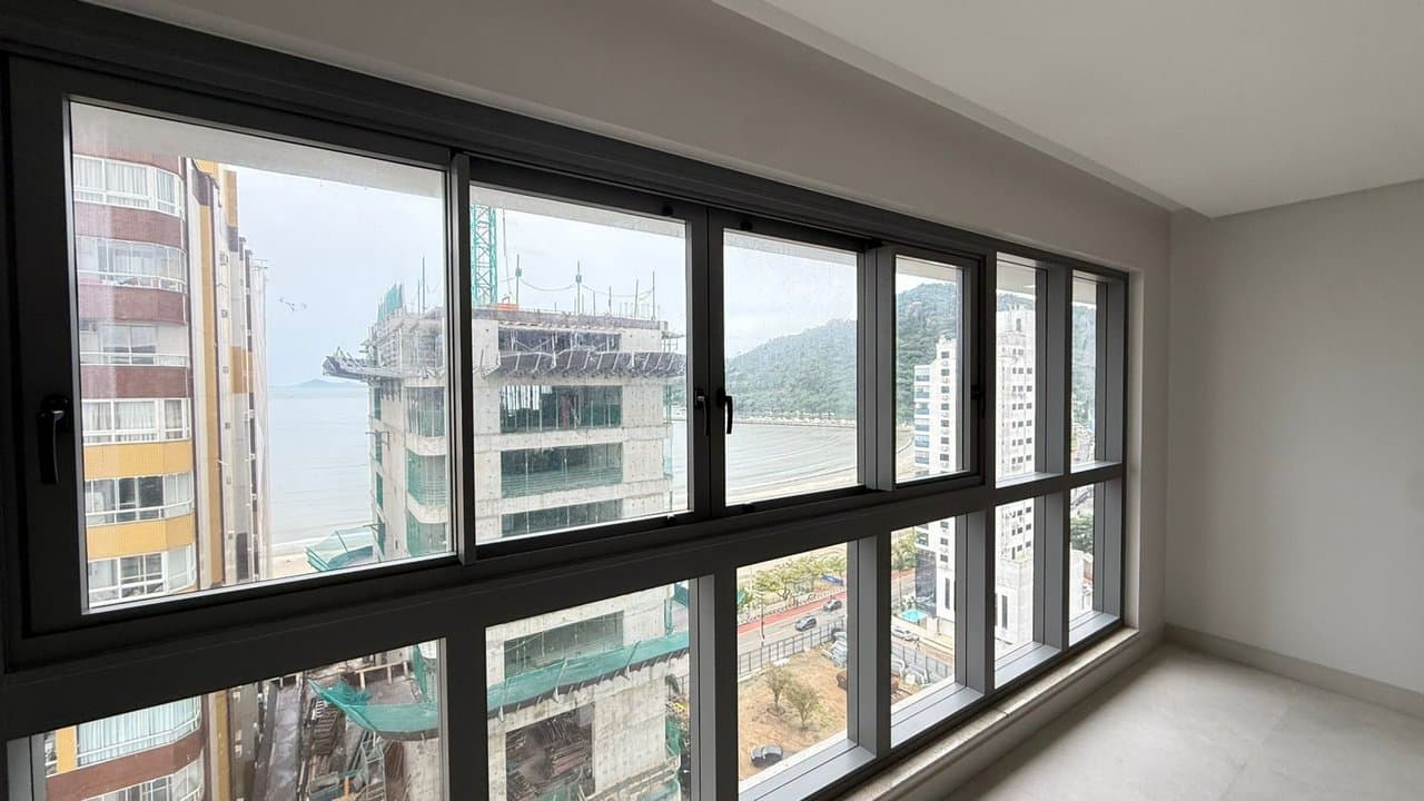 Apartamento de 4 quartos com 4 suítes e 194 m² em Bal. Camboriú