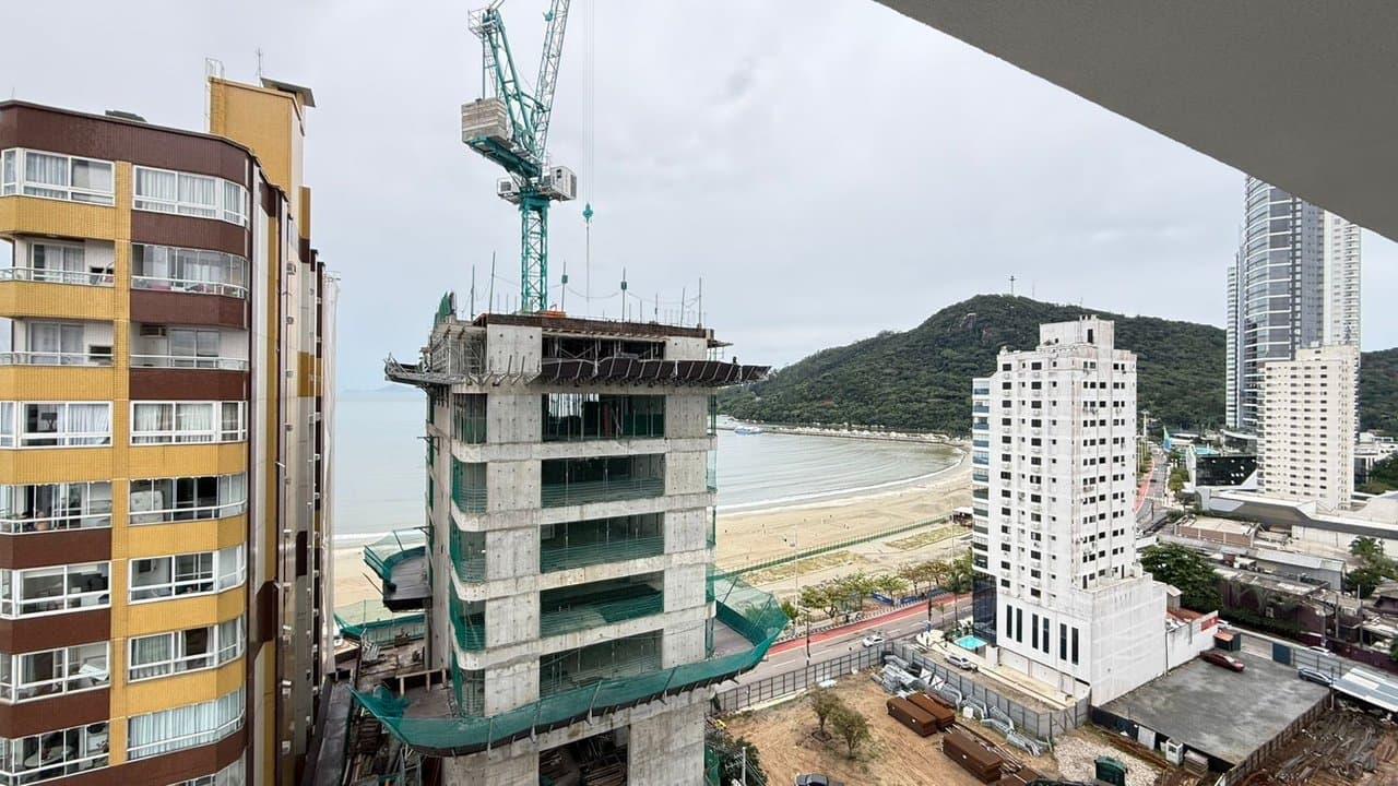 Apartamento de 4 quartos com 4 suítes e 194 m² em Bal. Camboriú