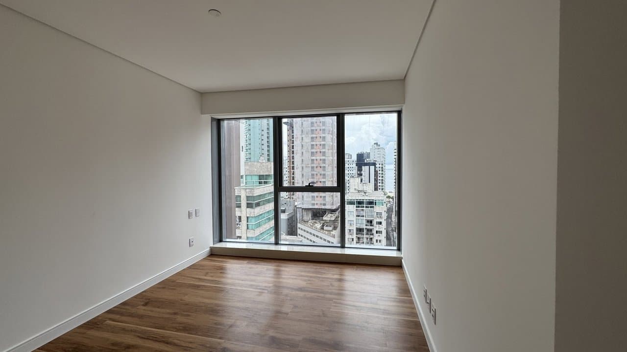 Apartamento de 4 quartos com 4 suítes e 165 m² em Bal. Camboriú