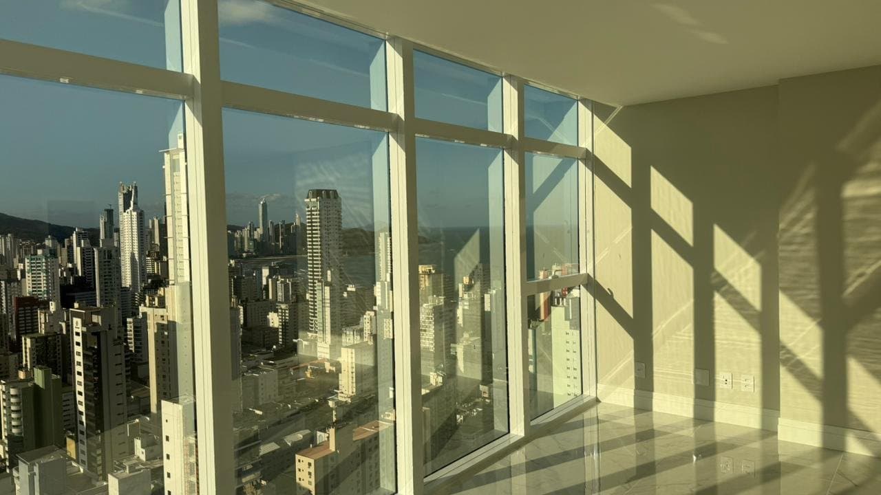 Apartamento de 3 quartos com 3 suítes e 126 m² em Bal. Camboriú