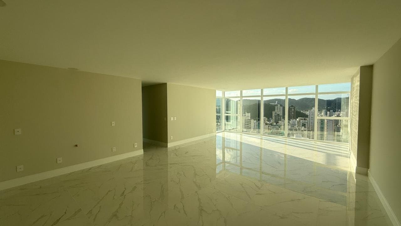 Apartamento de 3 quartos com 3 suítes e 126 m² em Bal. Camboriú