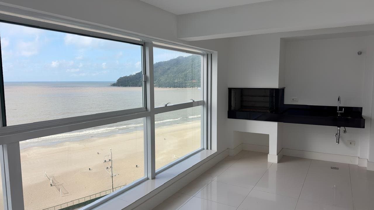 Apartamento de 3 quartos com 3 suítes e 148 m² em Bal. Camboriú