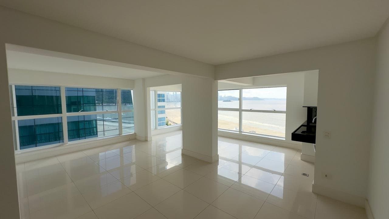 Apartamento de 3 quartos com 3 suítes e 148 m² em Bal. Camboriú