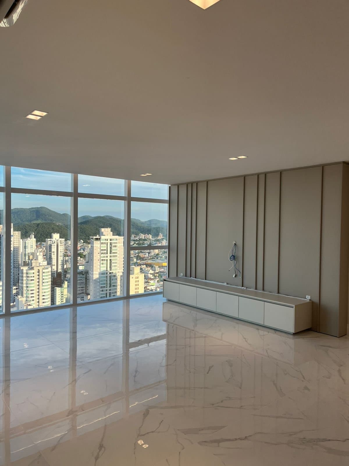 Apartamento de 3 quartos com 3 suítes e 125 m² em Bal. Camboriú