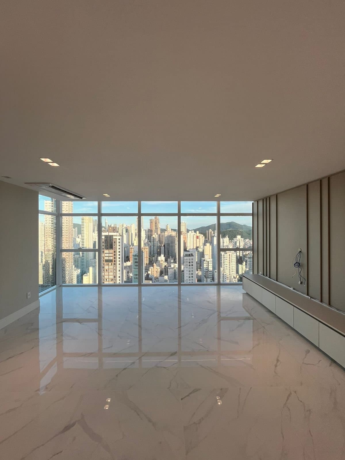 Apartamento de 3 quartos com 3 suítes e 125 m² em Bal. Camboriú