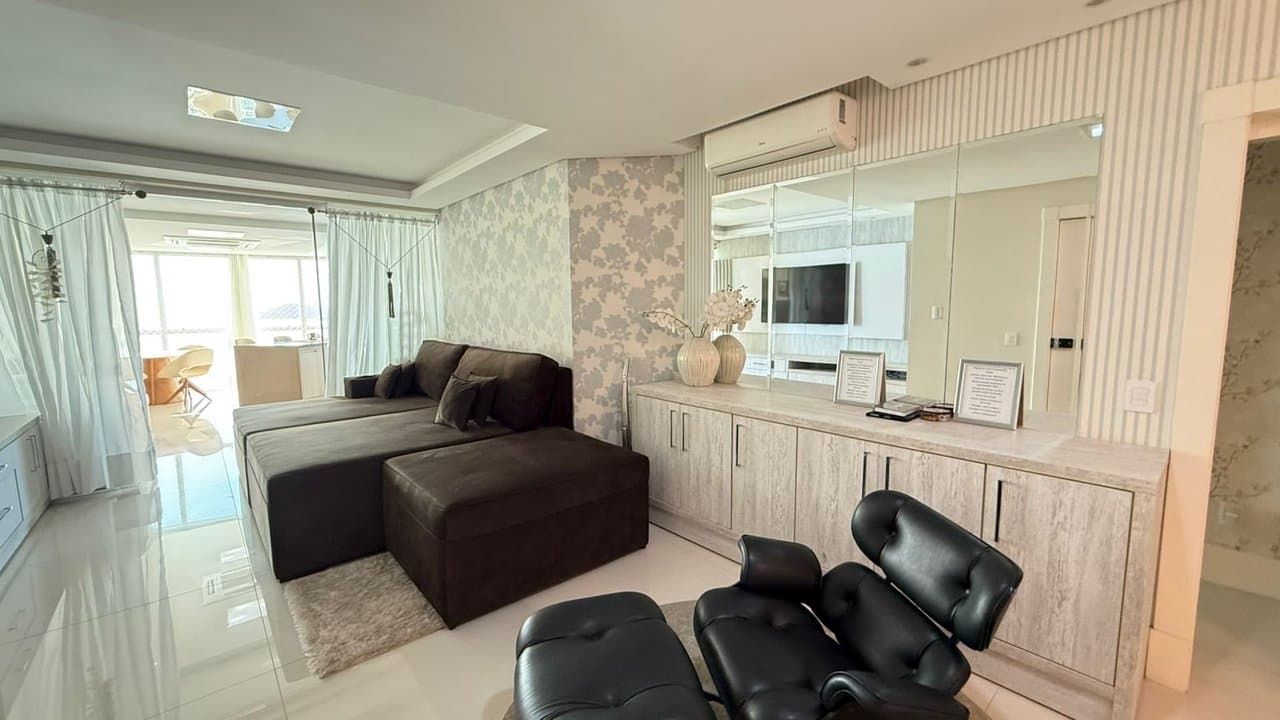 Apartamento de 4 quartos com 3 suítes e 198 m² em Bal. Camboriú