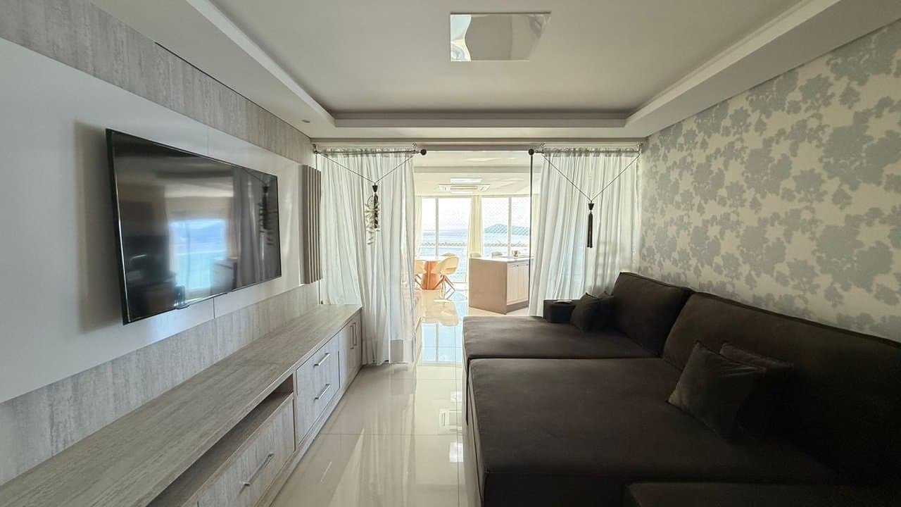 Apartamento de 4 quartos com 3 suítes e 198 m² em Bal. Camboriú
