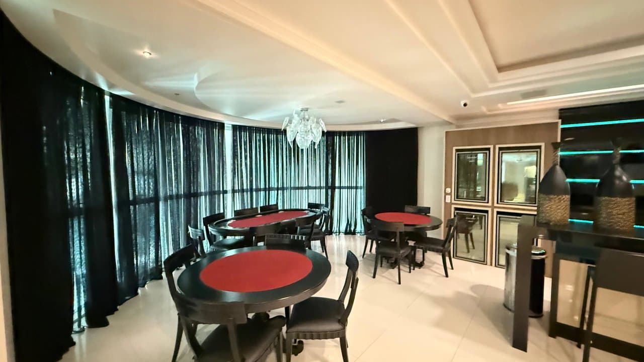 Apartamento de 4 quartos com 3 suítes e 198 m² em Bal. Camboriú