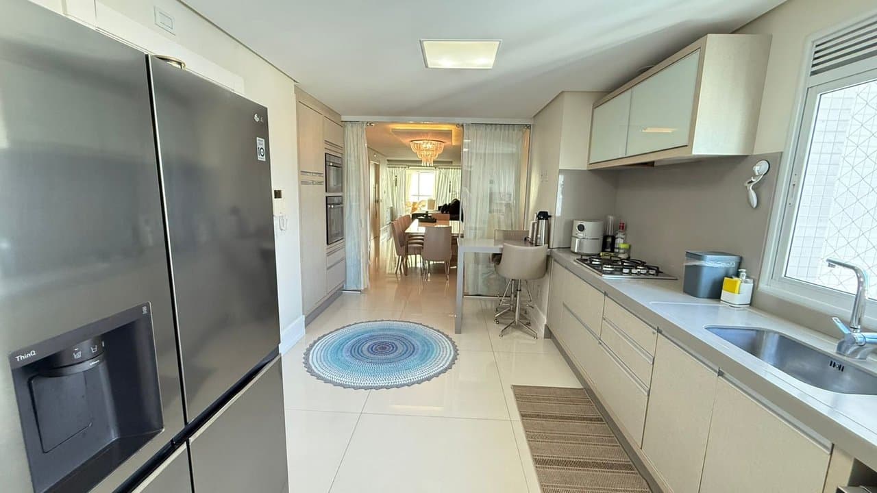 Apartamento de 4 quartos com 3 suítes e 198 m² em Bal. Camboriú