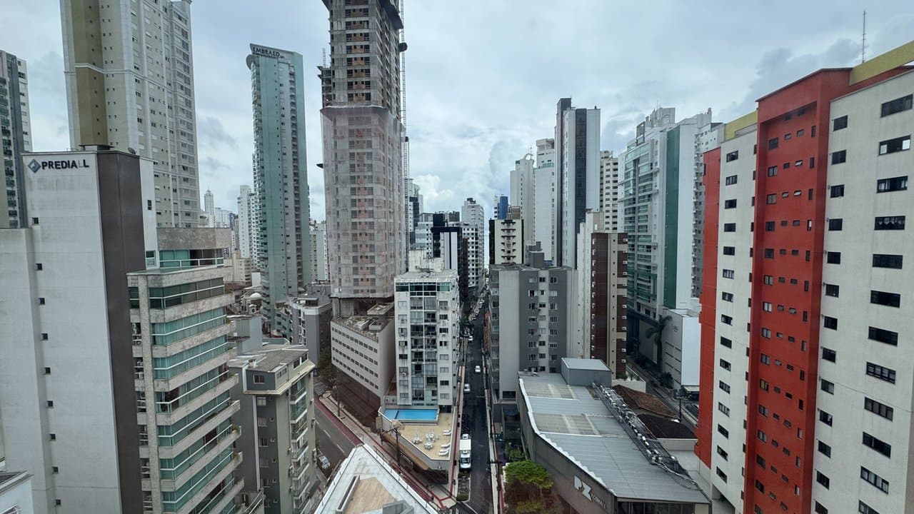 Apartamento de 4 quartos com 4 suítes e 165 m² em Bal. Camboriú