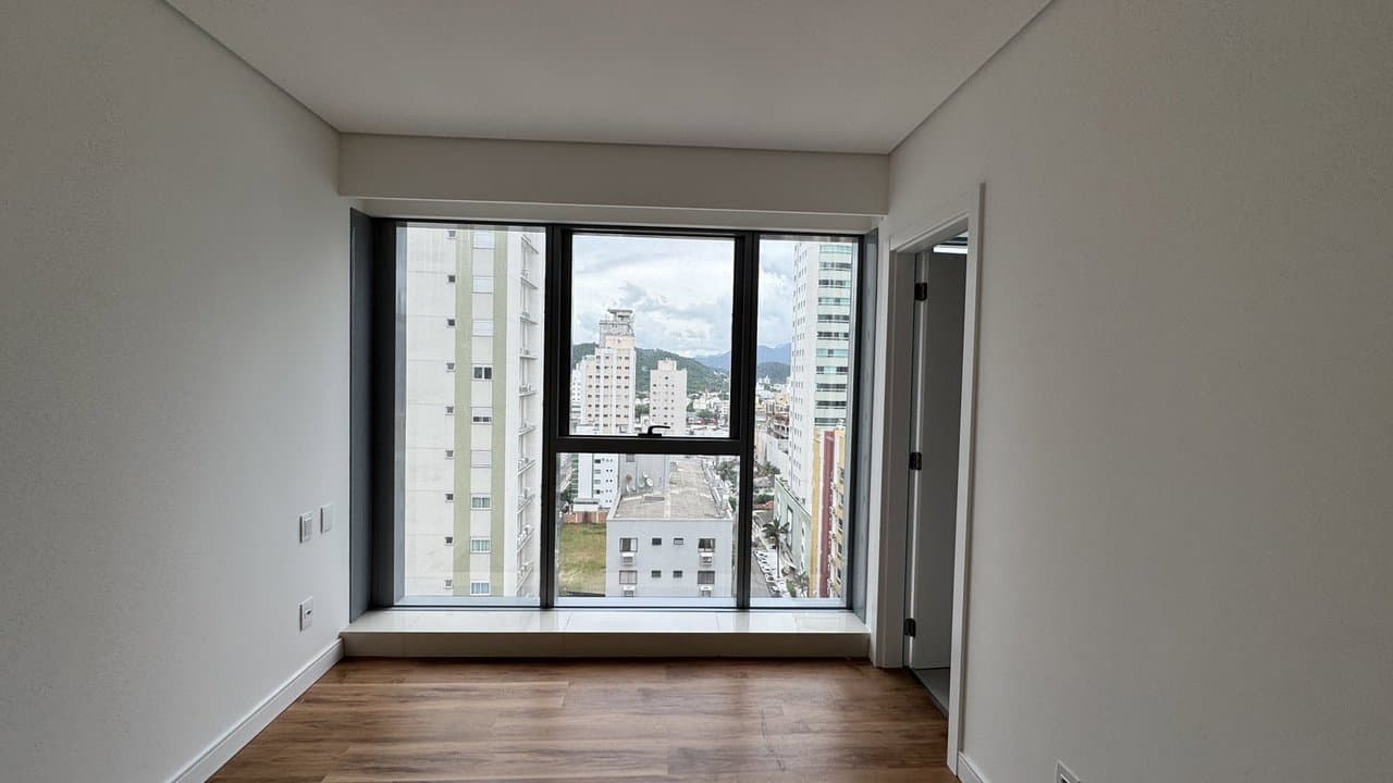Apartamento de 4 quartos com 4 suítes e 165 m² em Bal. Camboriú