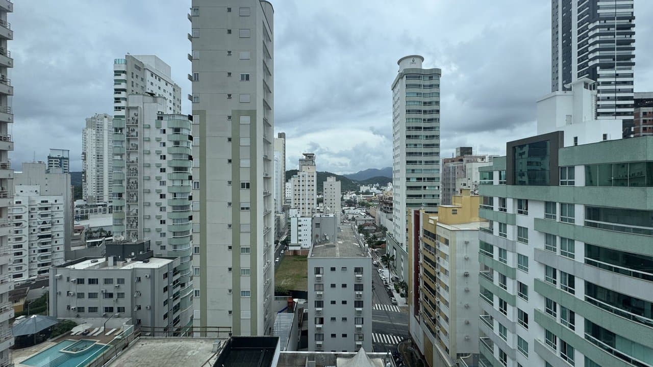 Apartamento de 4 quartos com 4 suítes e 165 m² em Bal. Camboriú