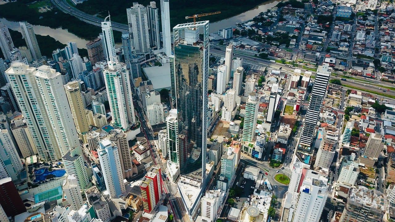 Apartamento de 4 quartos com 4 suítes e 165 m² em Bal. Camboriú