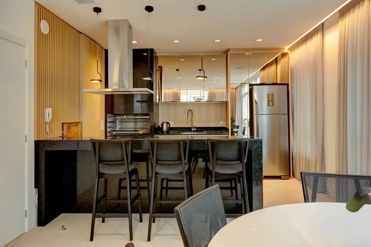 Apartamento de 4 quartos com 4 suítes e 142 m² em Bal. Camboriú