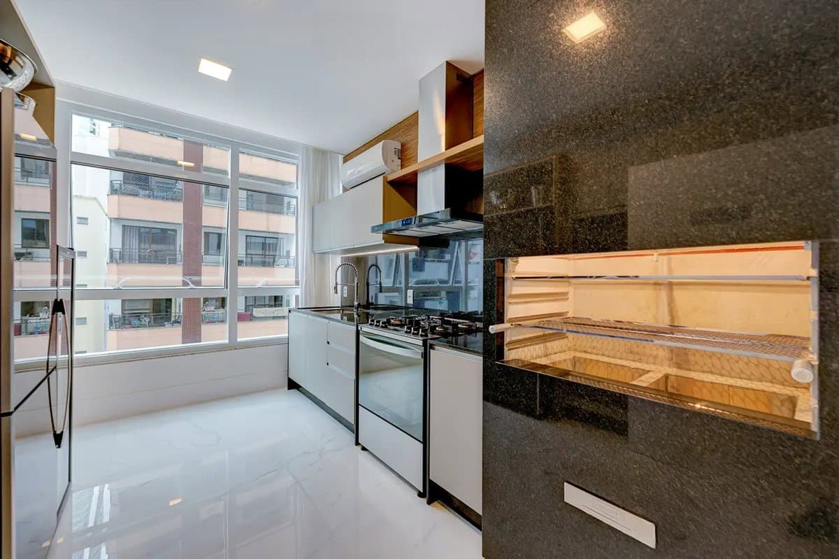 Apartamento de 4 quartos com 4 suítes e 142 m² em Bal. Camboriú