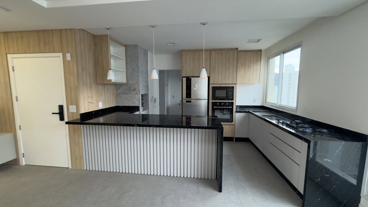 Apartamento de 4 quartos com 4 suítes e 142 m² em Bal. Camboriú