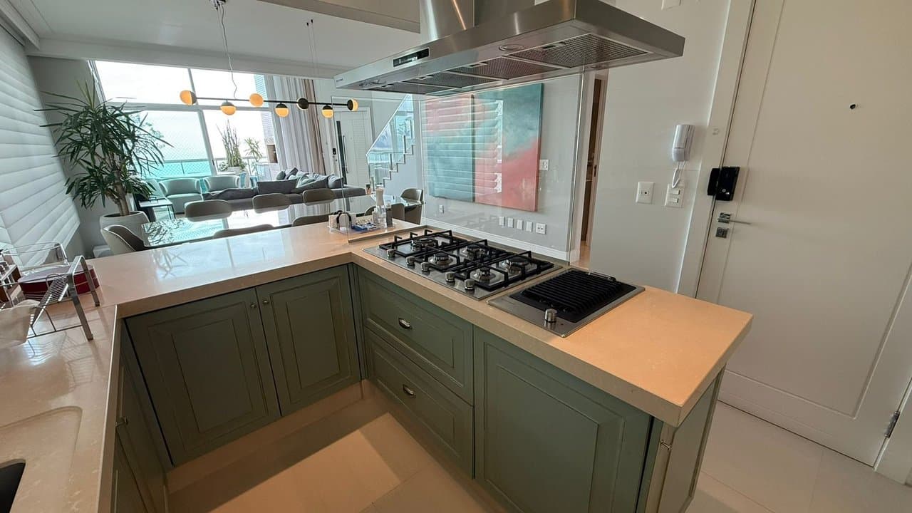 Apartamento de 4 quartos com 4 suítes e 268 m² em Bal. Camboriú