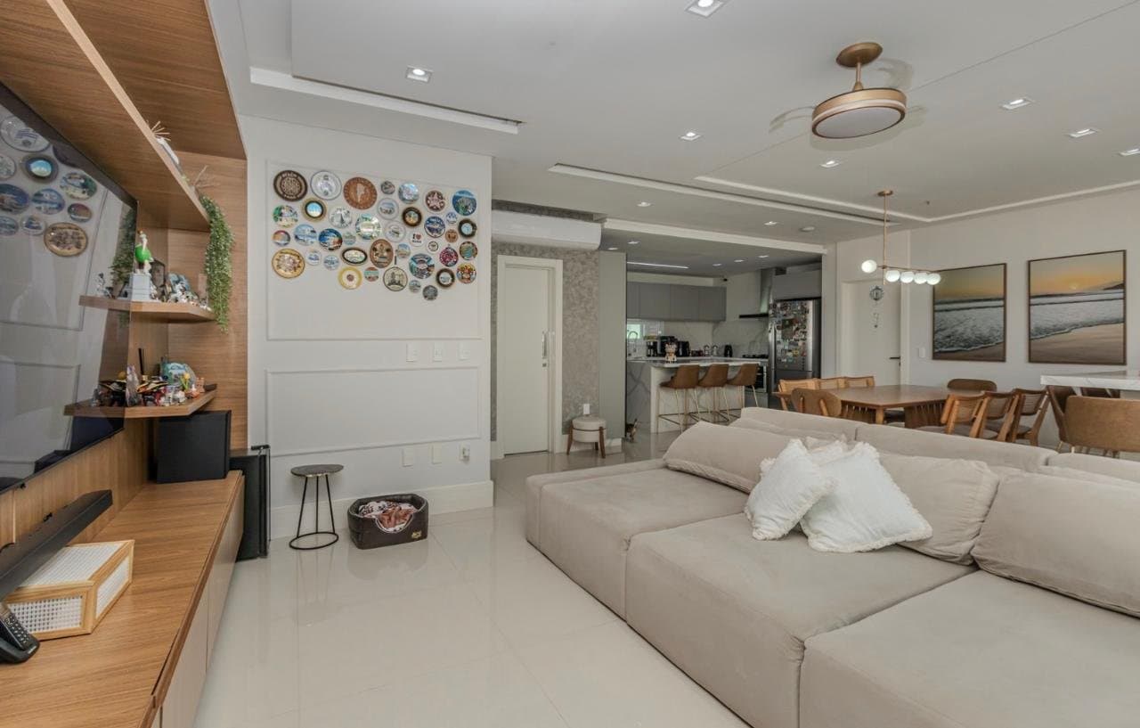 Apartamento de 4 quartos com 4 suítes e 159 m² em Bal. Camboriú