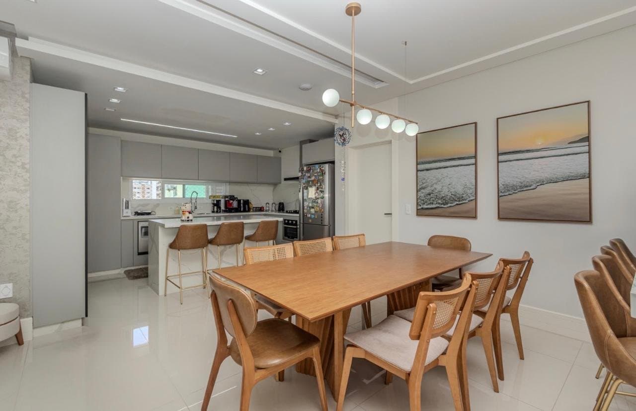 Apartamento de 4 quartos com 4 suítes e 159 m² em Bal. Camboriú