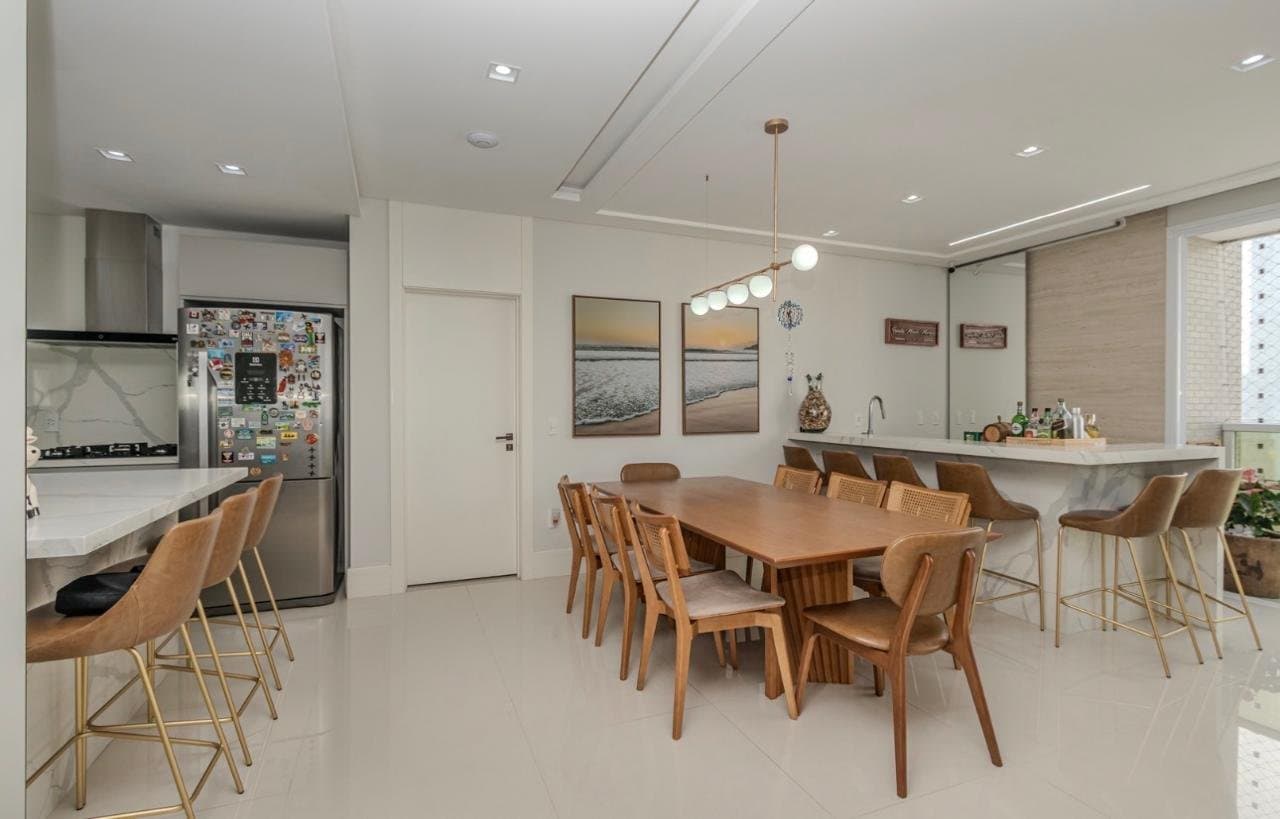 Apartamento de 4 quartos com 4 suítes e 159 m² em Bal. Camboriú