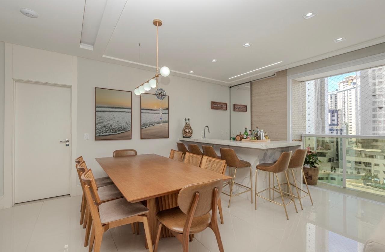 Apartamento de 4 quartos com 4 suítes e 159 m² em Bal. Camboriú