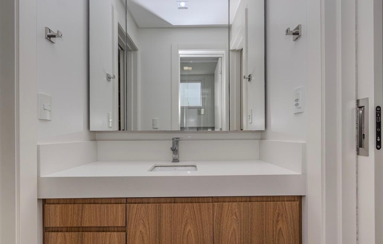 Apartamento de 4 quartos com 4 suítes e 159 m² em Bal. Camboriú