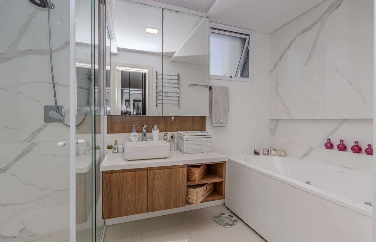 Apartamento de 4 quartos com 4 suítes e 159 m² em Bal. Camboriú