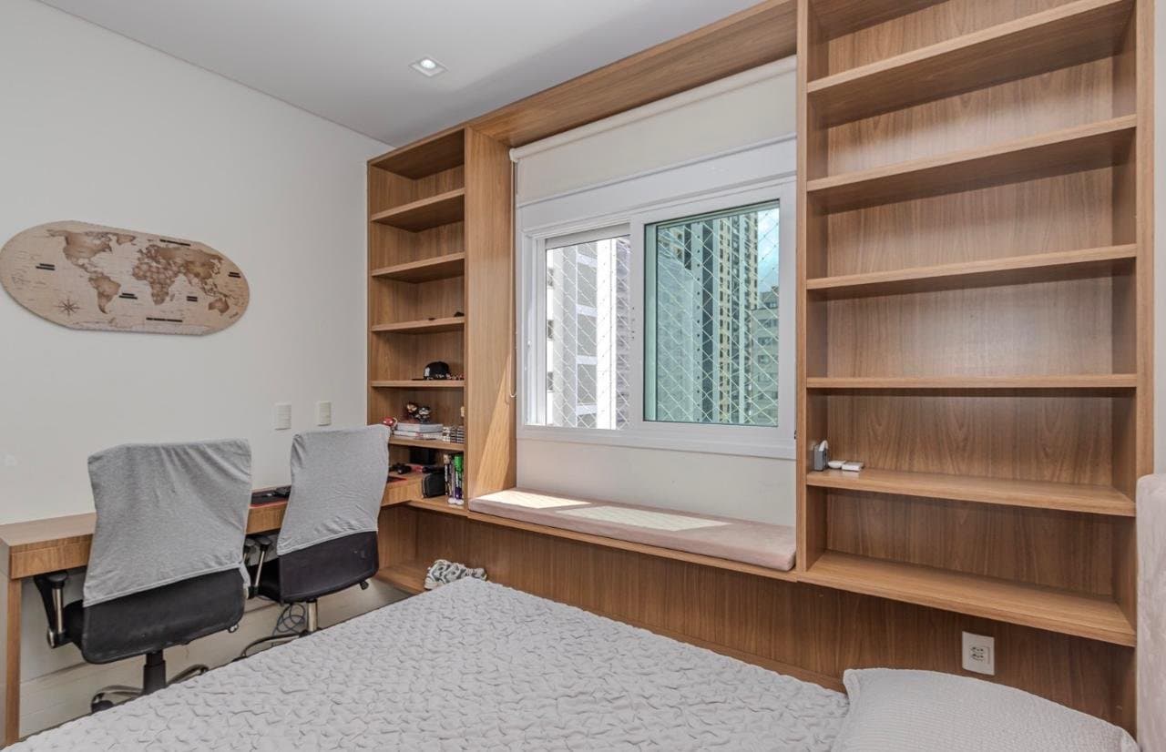 Apartamento de 4 quartos com 4 suítes e 159 m² em Bal. Camboriú