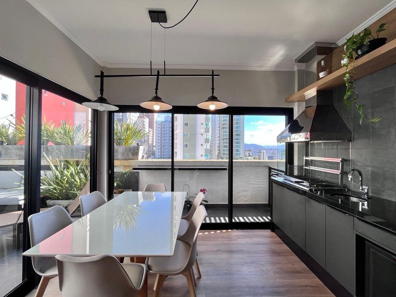 Cobertura de 2 quartos com 1 suíte e 203 m² em Bal. Camboriú
